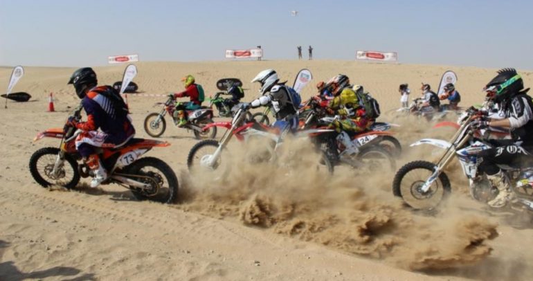 ضغوطات قوية واحتدام المنافسة على اللقب في البطولة الصحراوية